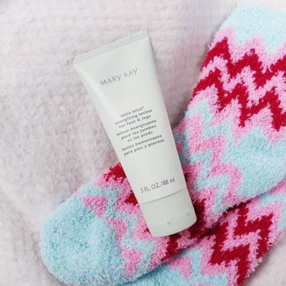 Mary Kay Mint Bliss Lotion with Cozy Socks